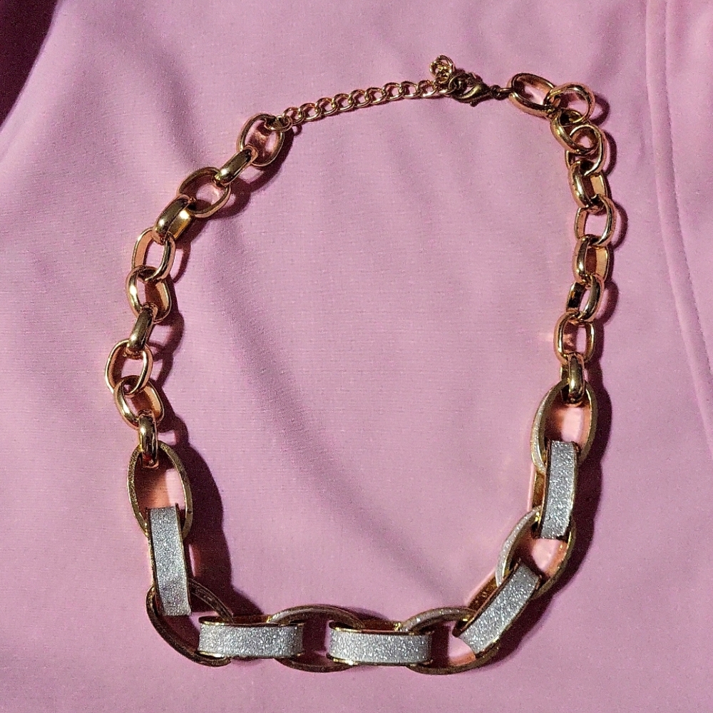 Vintage White Oval Rings Gold Tone Bib Necklace 18 inch - Picture 5 of 6